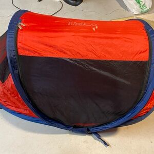 KidCo PeaPod travel tent. Baby toddler tent
